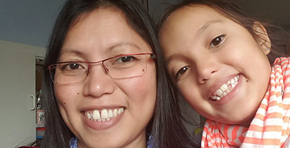 Kindertagespflege Hasenfamilie: Doppelportrait von Jannette Haas und Tochter Shannon Mae.